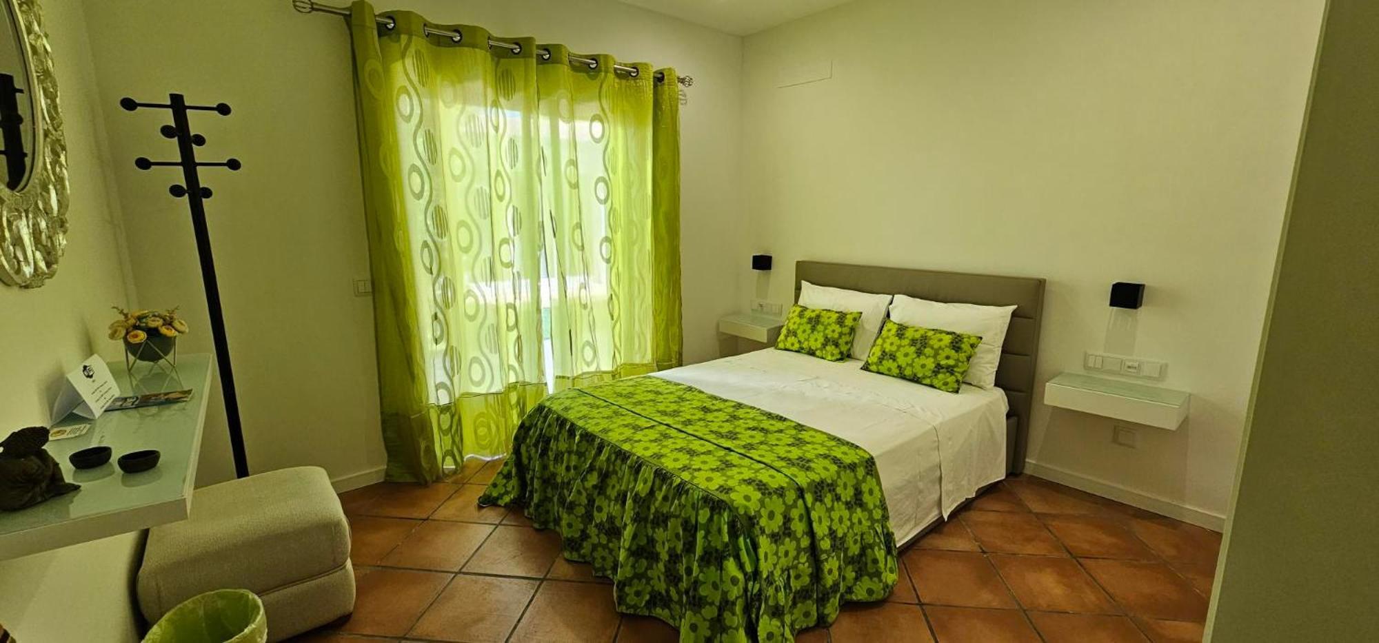 Lemon Tree Relaxing Guesthouse Lagos Ngoại thất bức ảnh